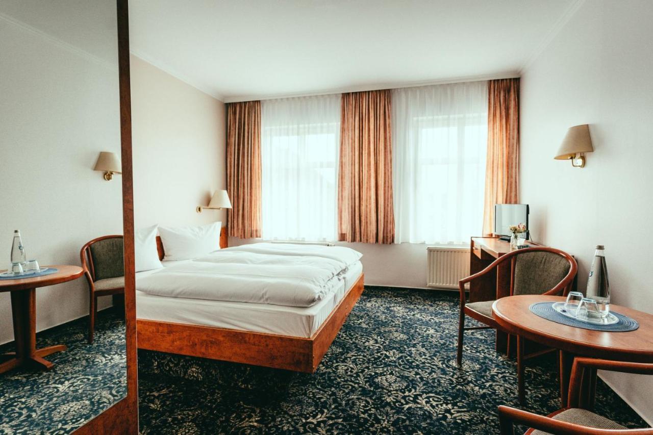 Landhotel Classic Oranienburg Exteriör bild